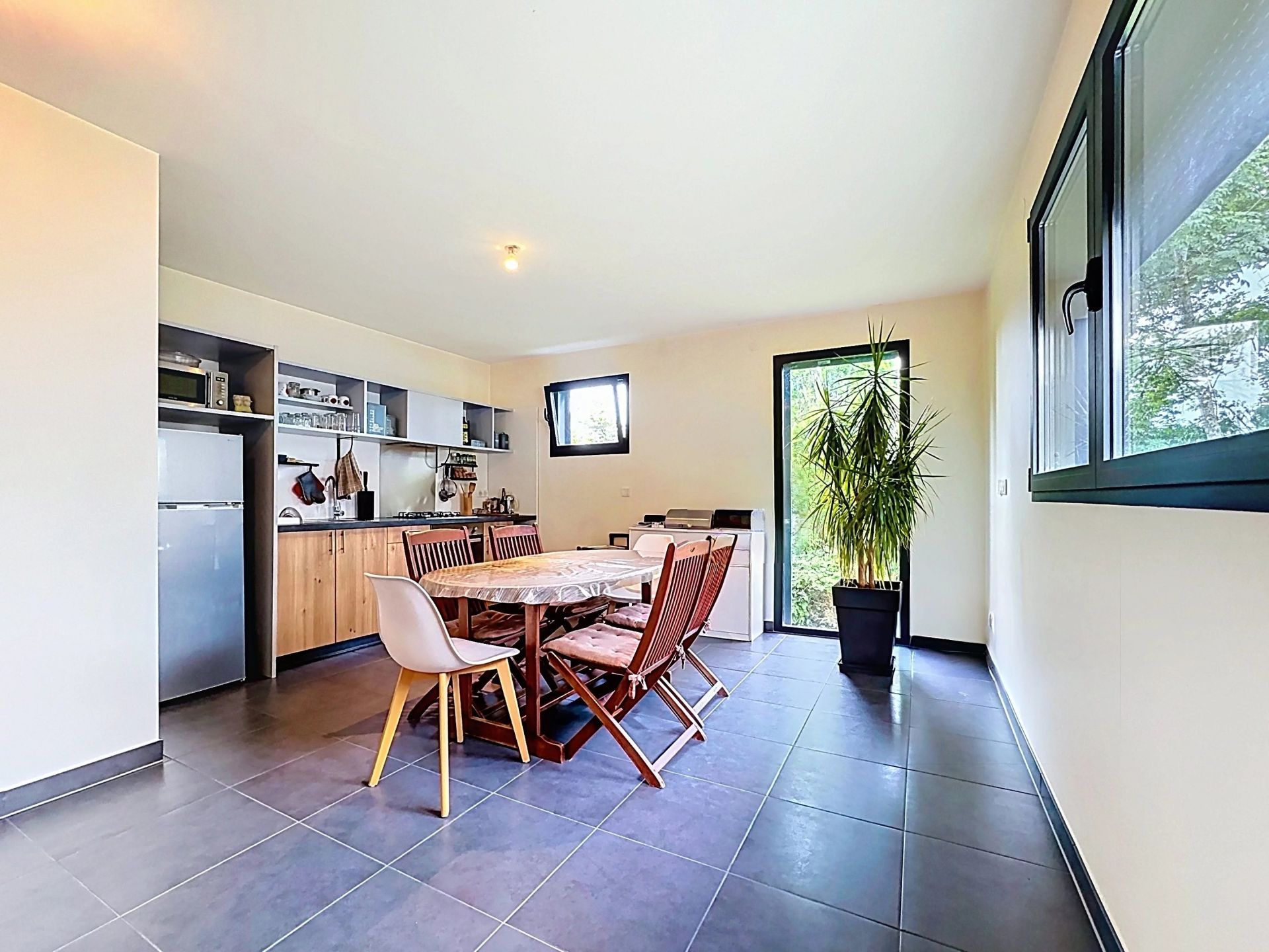 entrepôt 3 Pièces en vente sur Collonges (01550)