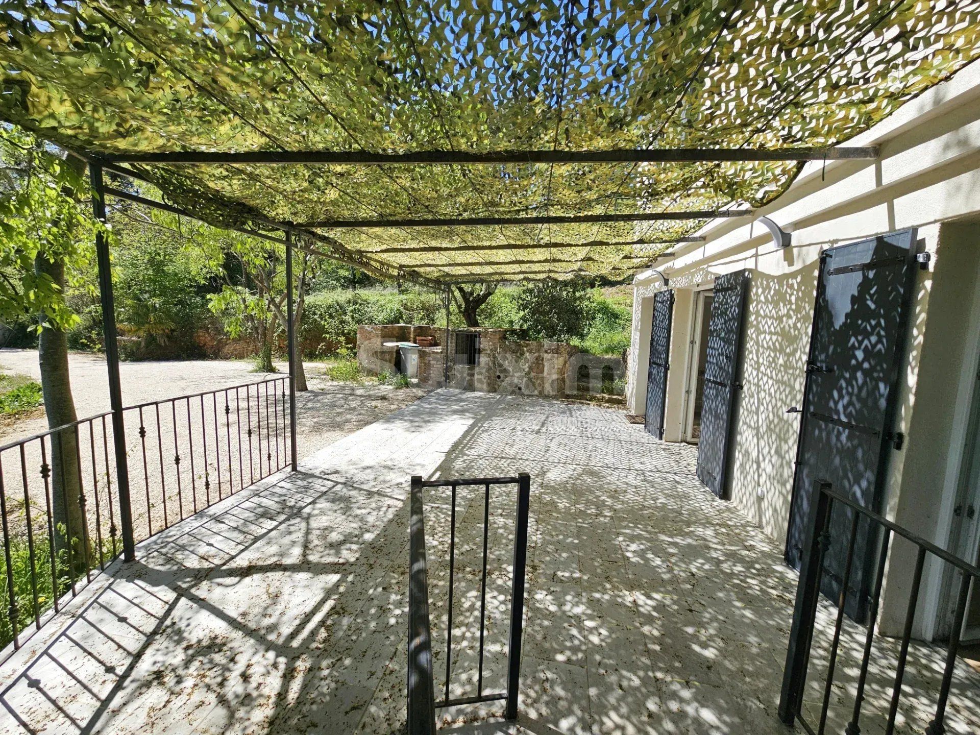 house 6 Rooms for sale on Alès (30100)