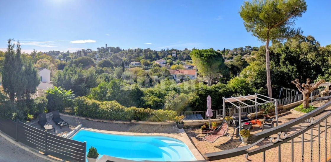 Vente Maison Nîmes 6&nbsp;Pièces 175&nbsp;m²