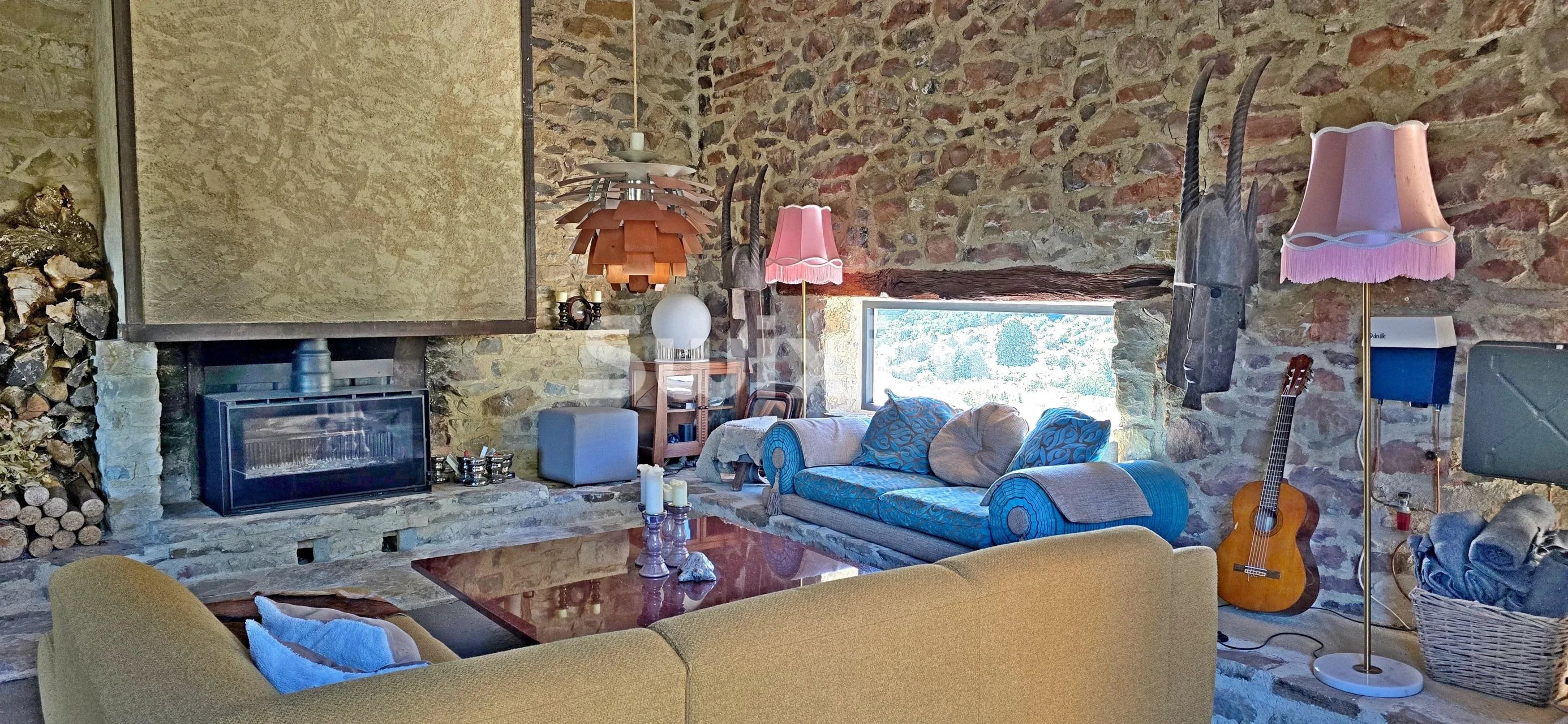 propriété 7 Pièces en vente sur Roussieux (26510)