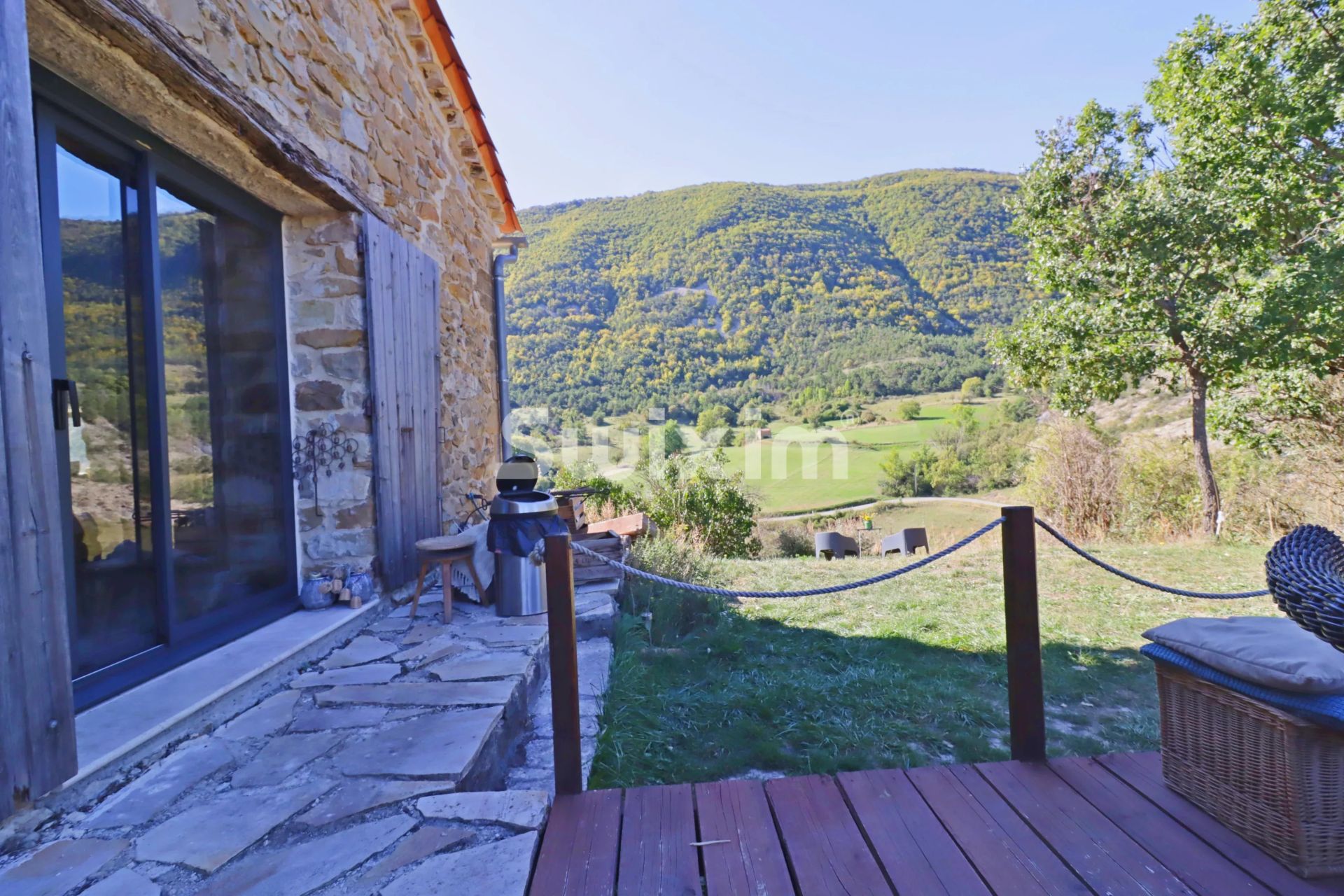 propriété 7 Pièces en vente sur Roussieux (26510)