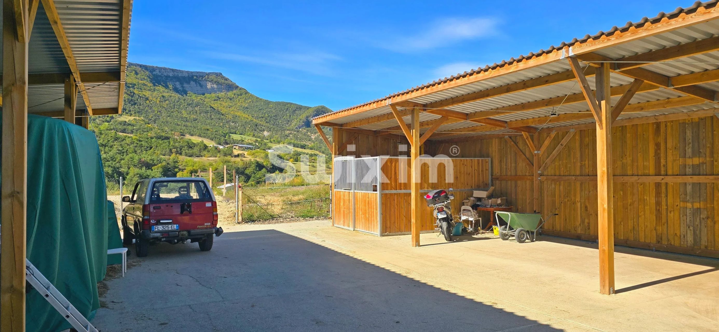 propriété 7 Pièces en vente sur Roussieux (26510)