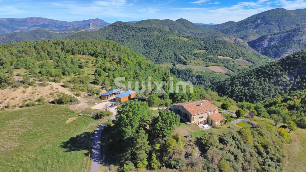 Vente Propriété Roussieux 7&nbsp;Pièces 252&nbsp;m²