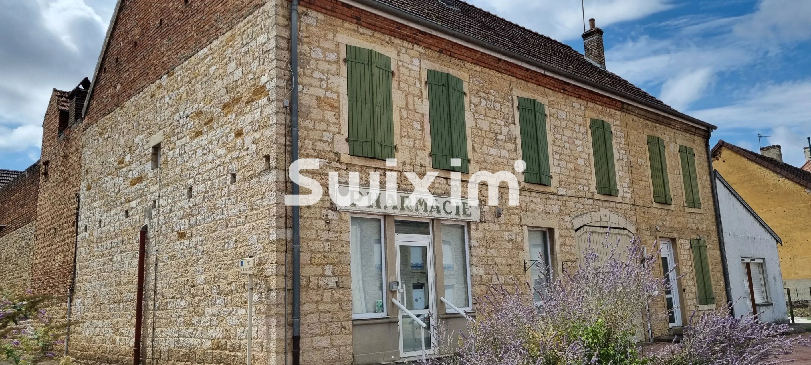 casa 11 Salas en venta en Lons-le-Saunier (39000)