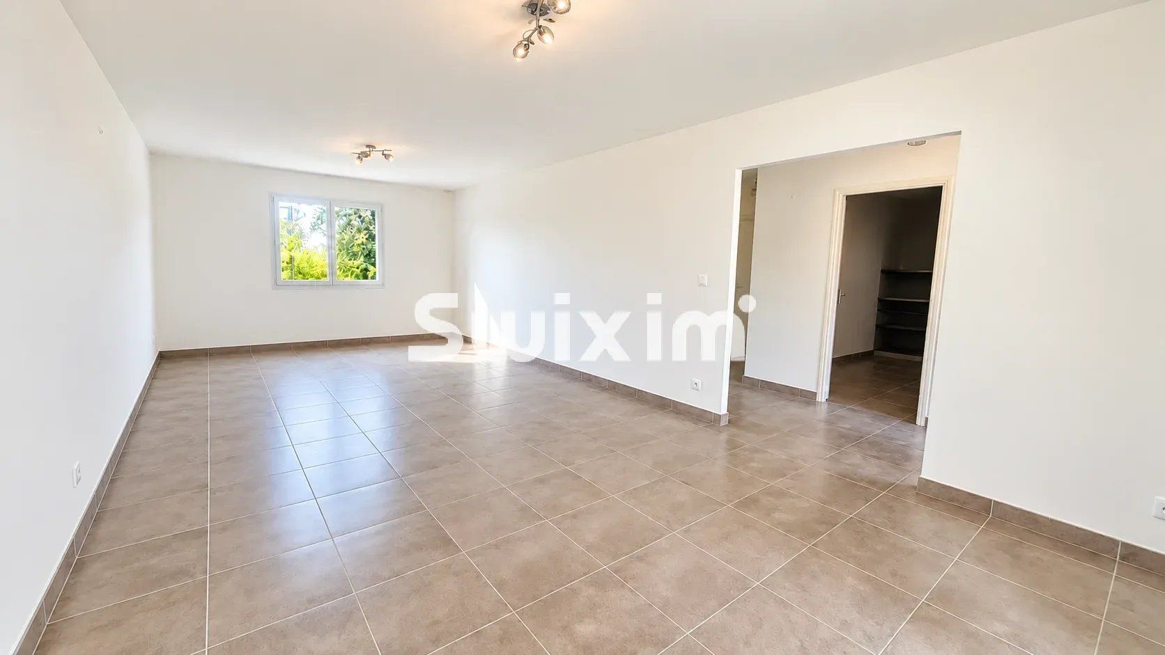 house 4 Rooms for sale on Bletterans (39140)