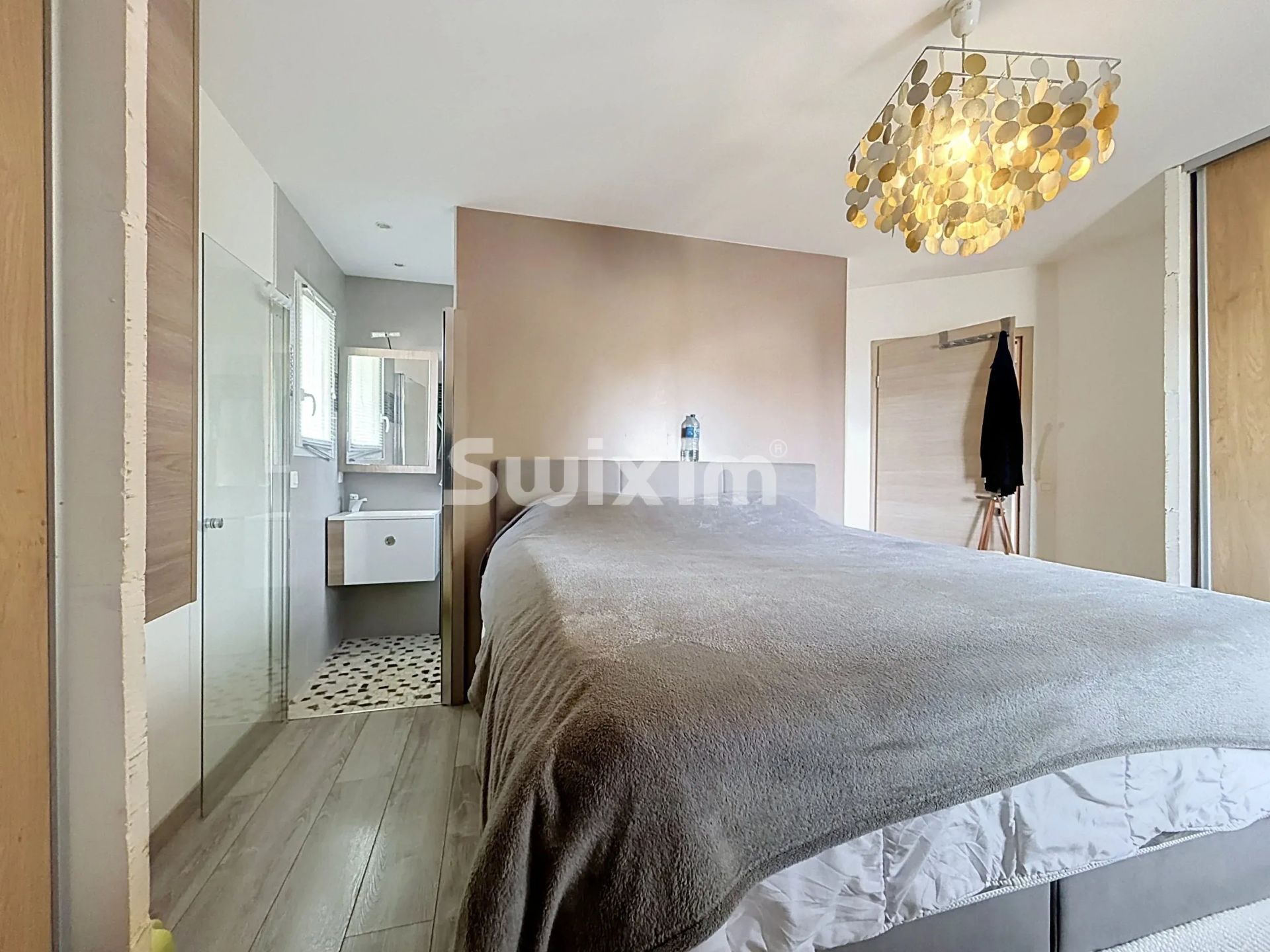 house 5 Rooms for sale on Margencel (74200)