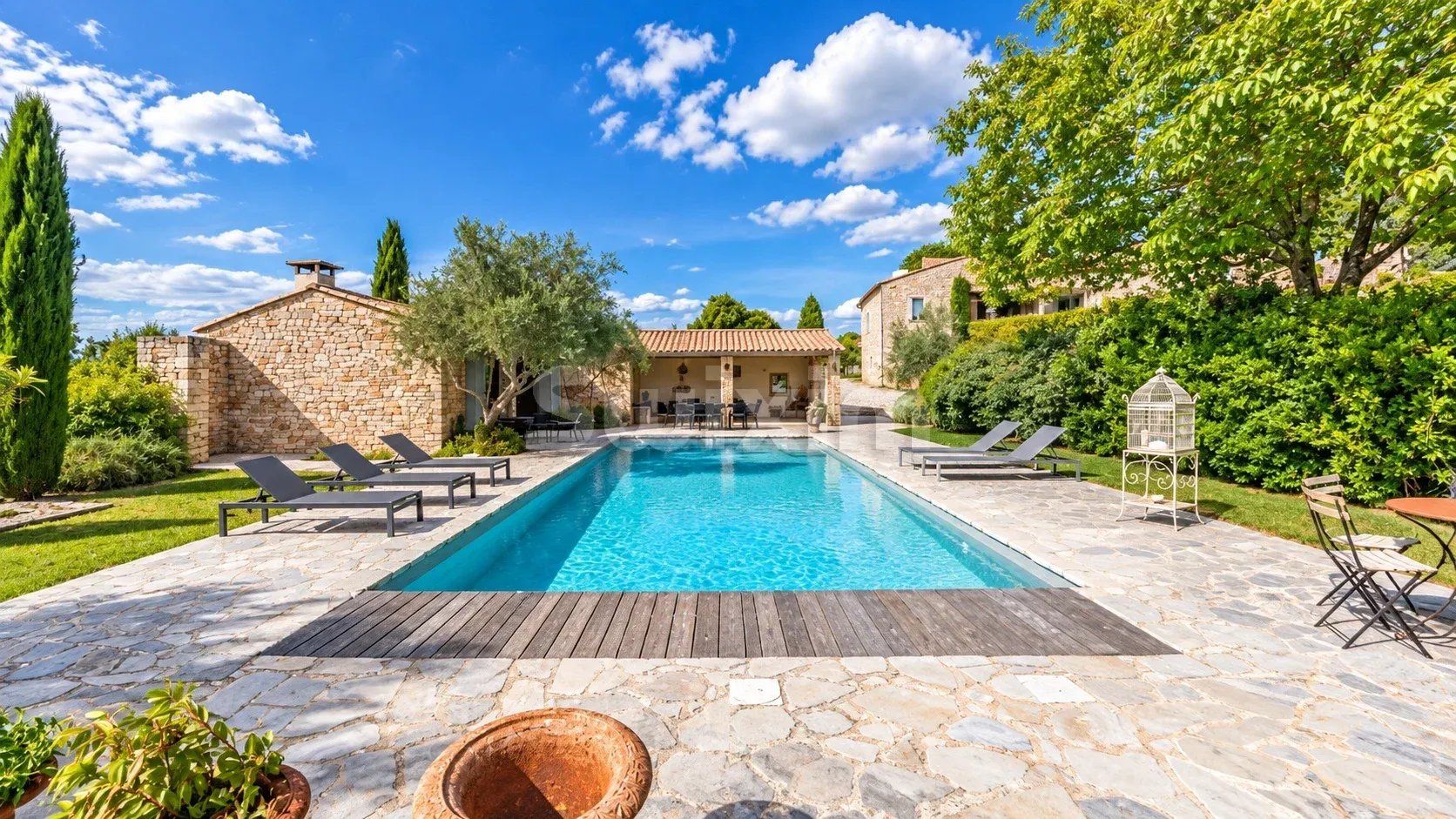 propriété 15 Pièces en vente sur Barjac (30430)