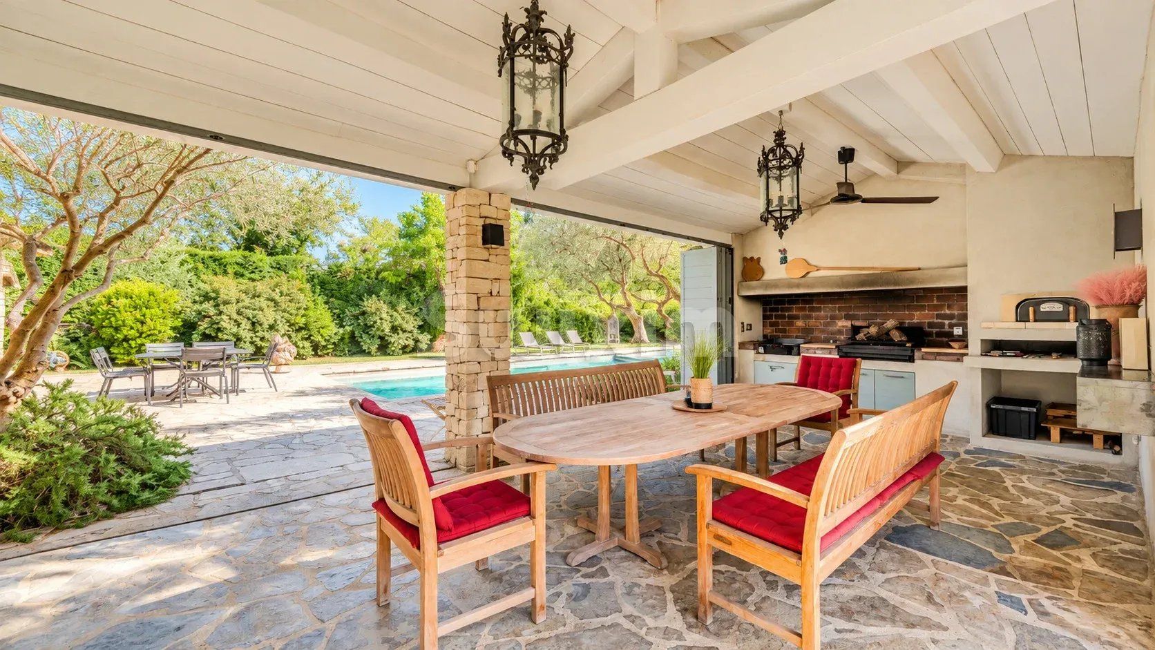 propriété 15 Pièces en vente sur Barjac (30430)