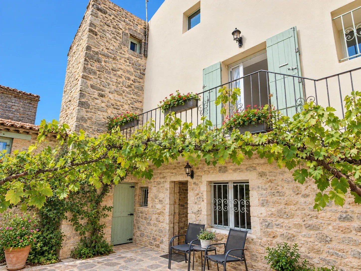 house 8 Rooms for sale on Sanilhac-Sagriès (30700)