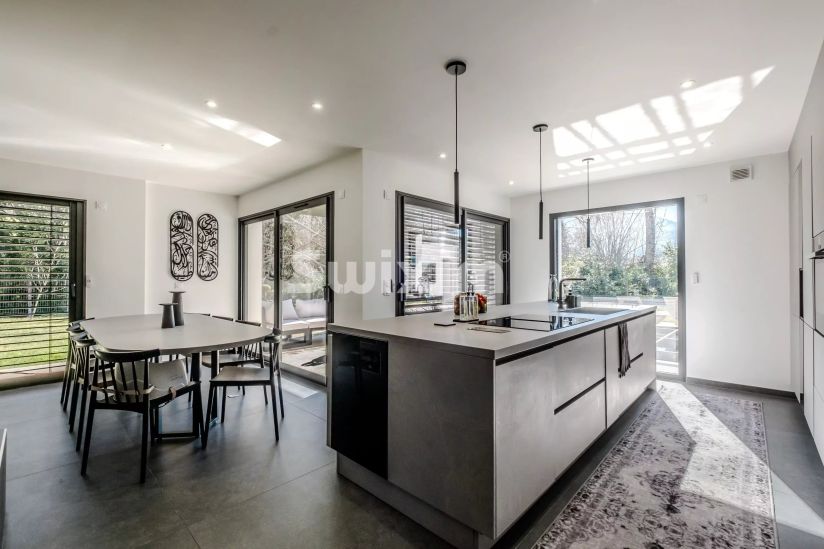 Sale House Allinges 5&nbsp;Rooms 196.03&nbsp;m²