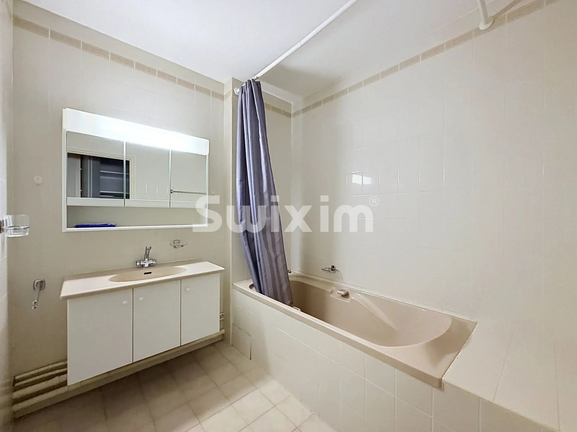 apartment 4 Rooms for sale on Ferney-Voltaire (01210)