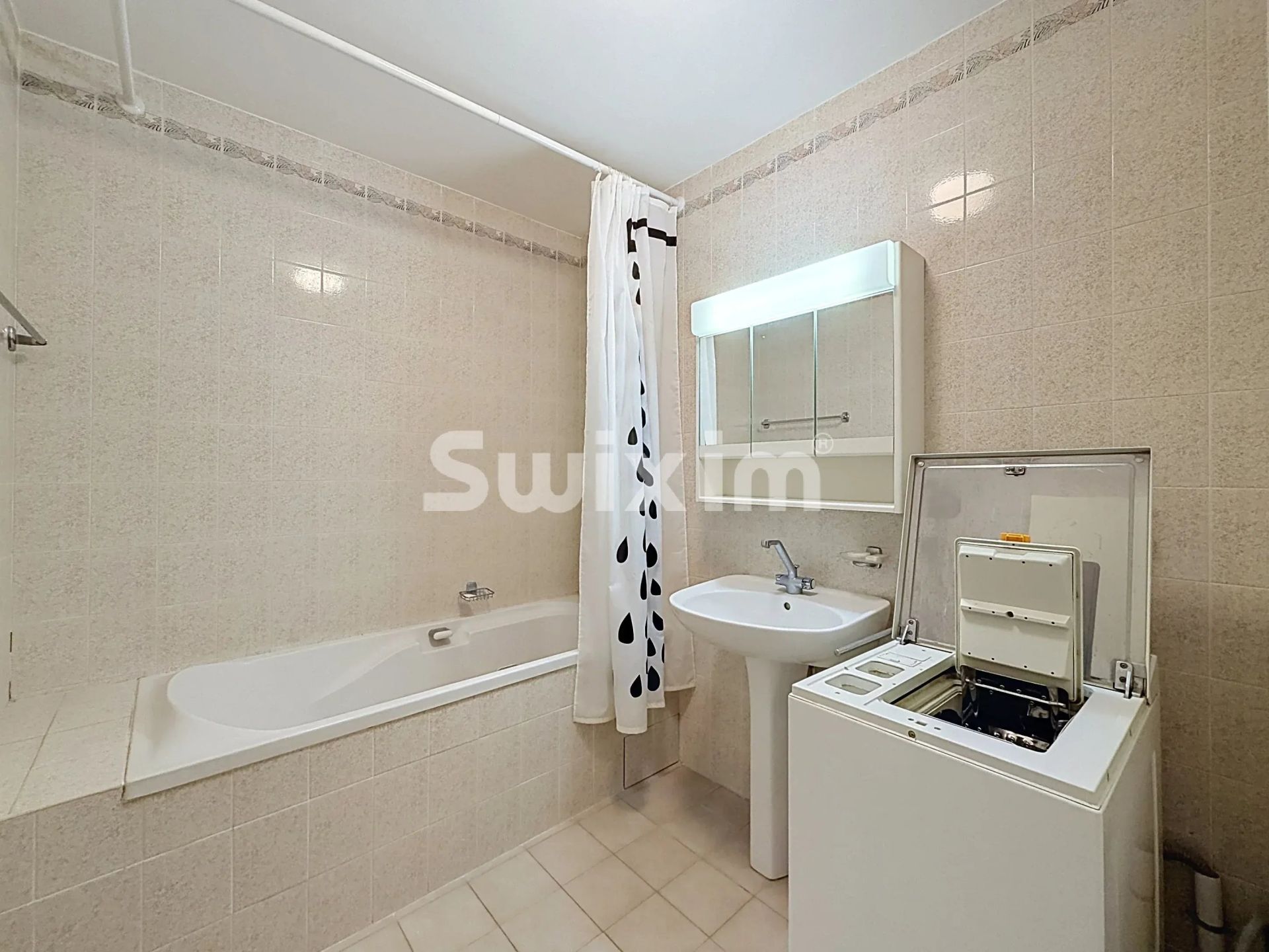 apartment 4 Rooms for sale on Ferney-Voltaire (01210)