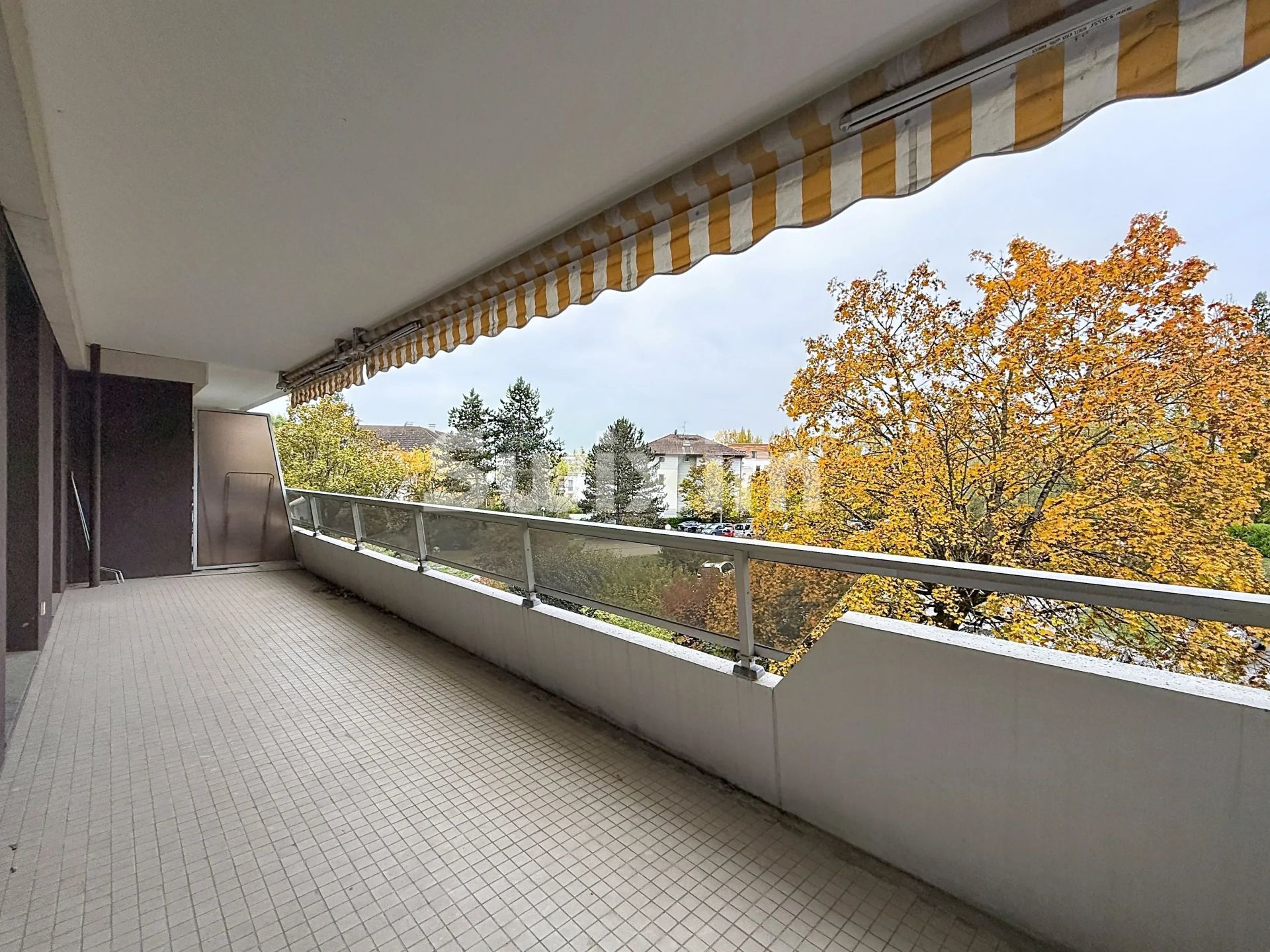 apartment 4 Rooms for sale on Ferney-Voltaire (01210)