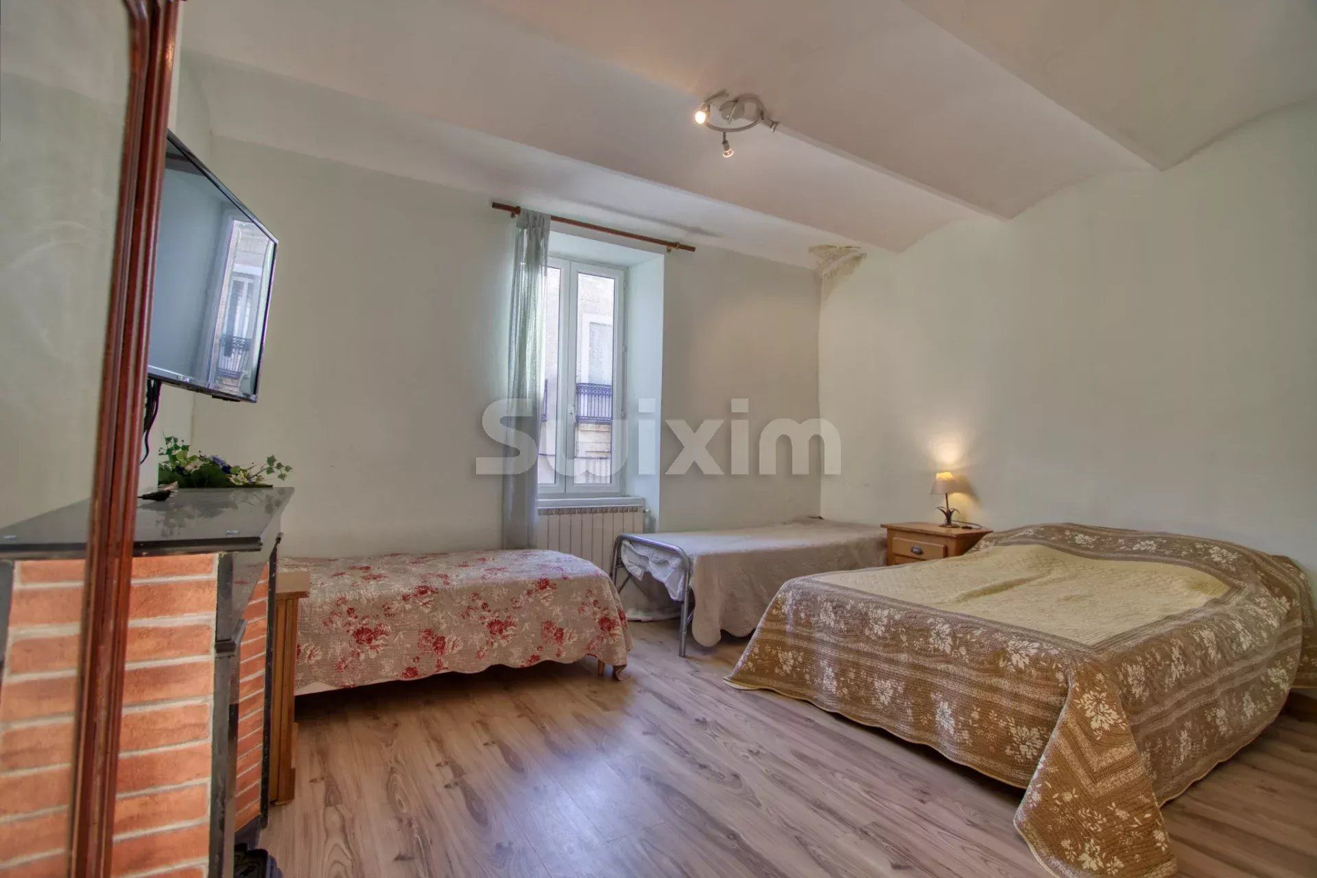 building 22 Rooms for sale on Bessèges (30160)