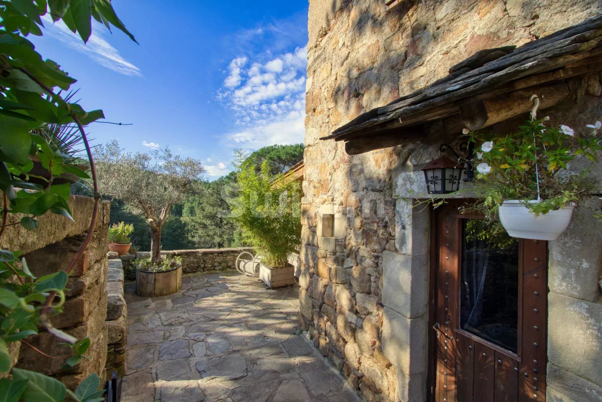 mas 13 Salas en venta en Aujac (30450)