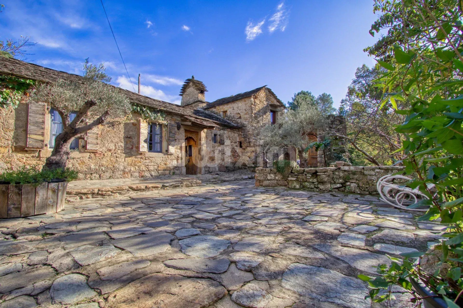 mas 13 Salas en venta en Aujac (30450)