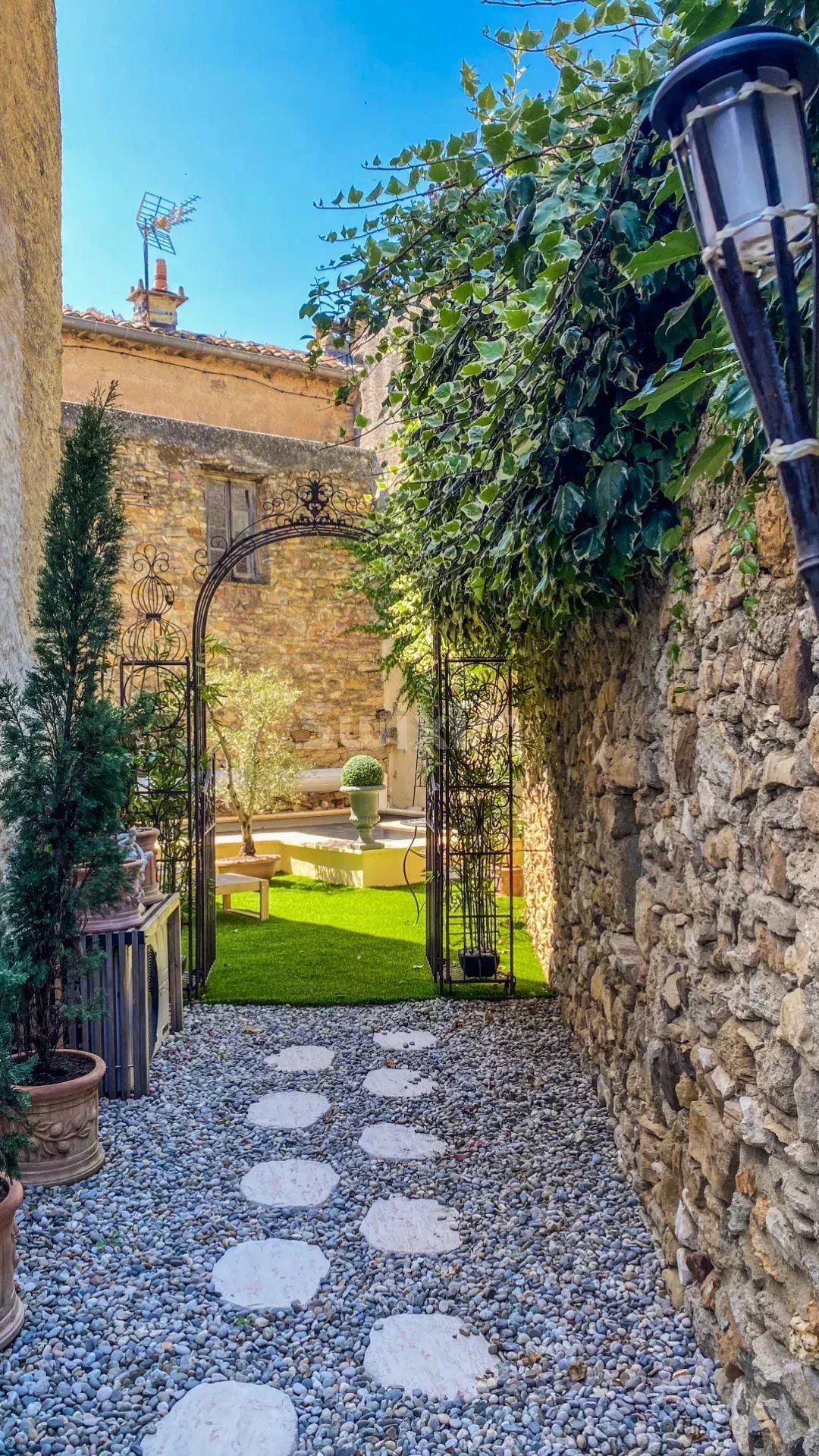casa 8 Camere in vendita su Uzès (30700)