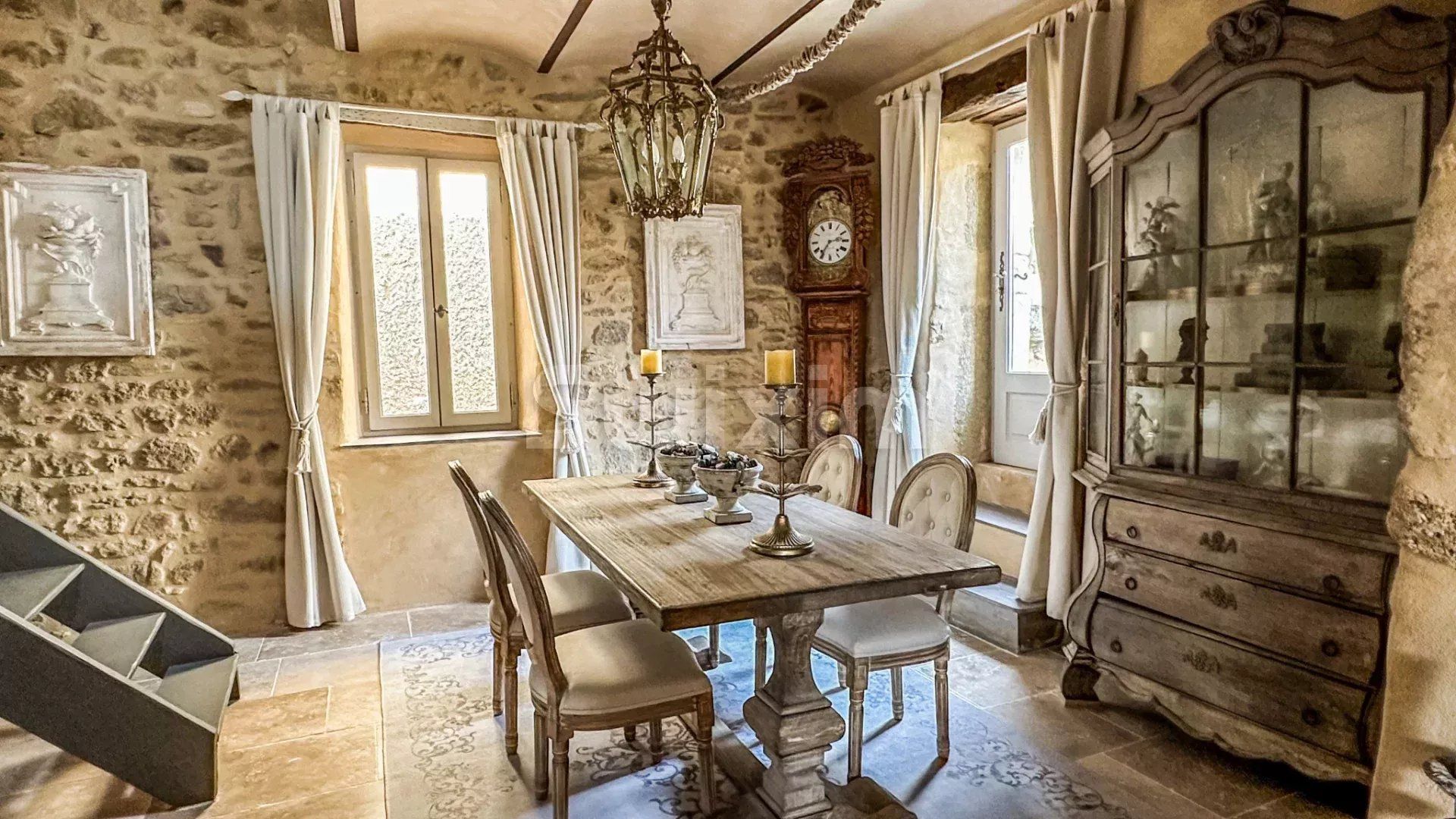 casa 8 Camere in vendita su Uzès (30700)