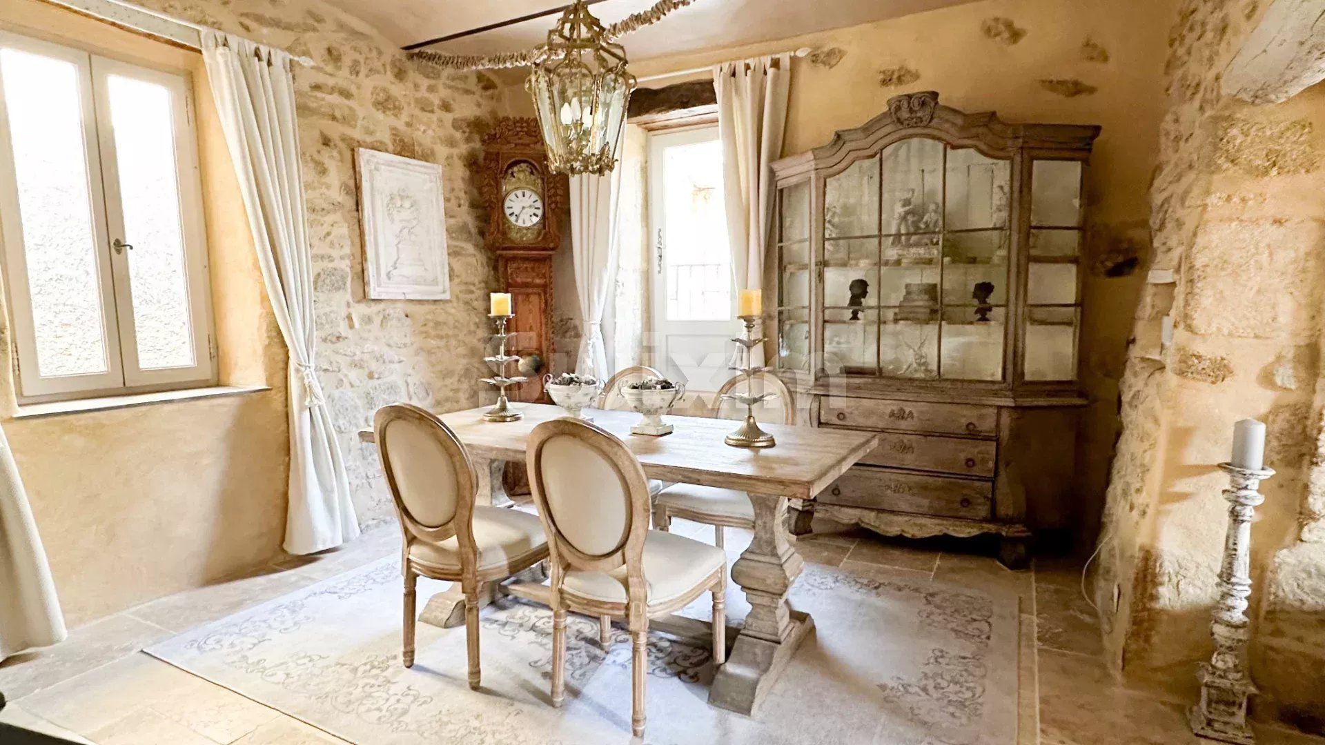 casa 8 Camere in vendita su Uzès (30700)