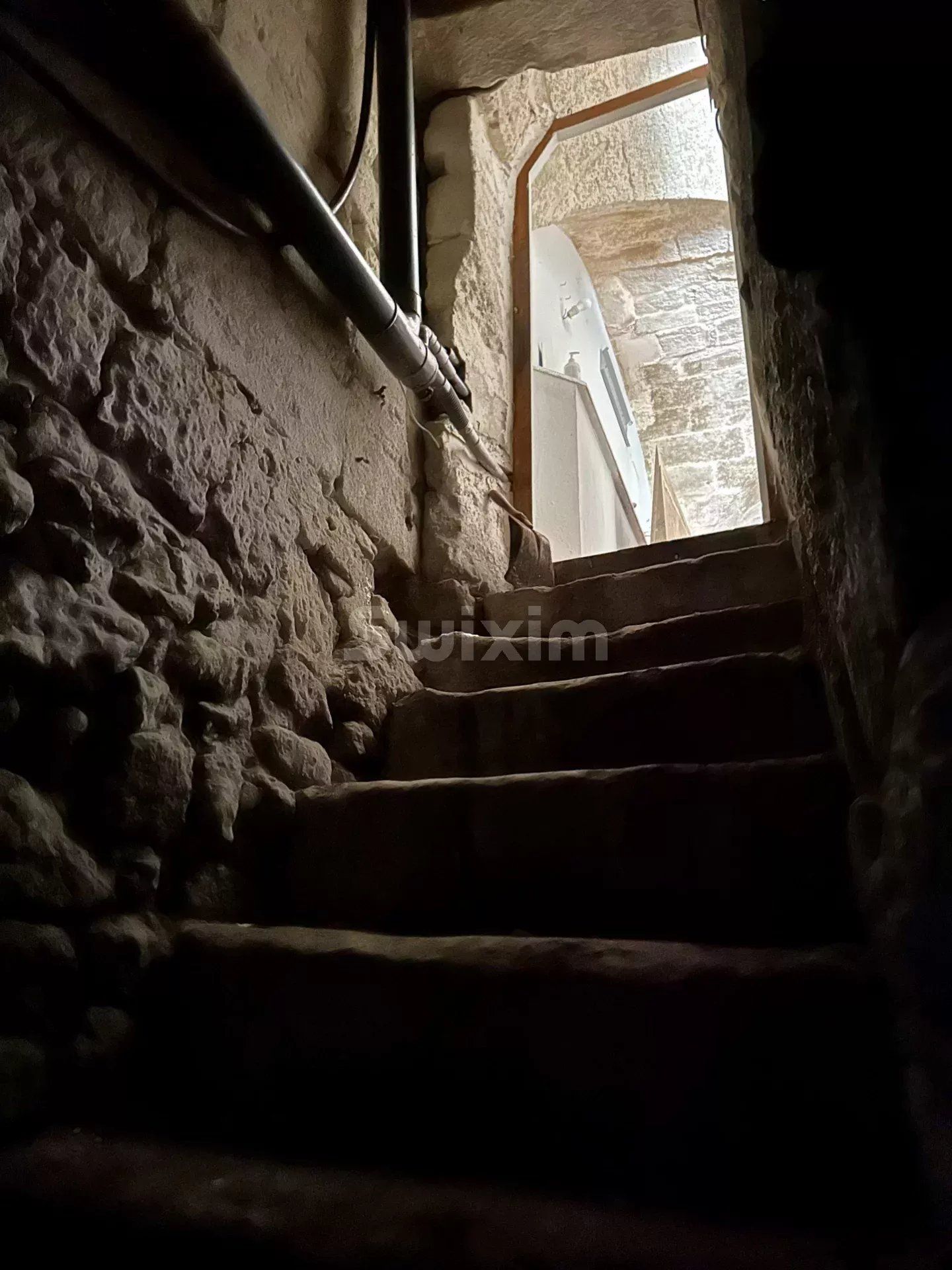 comercial local para venda sobre Uzès (30700)