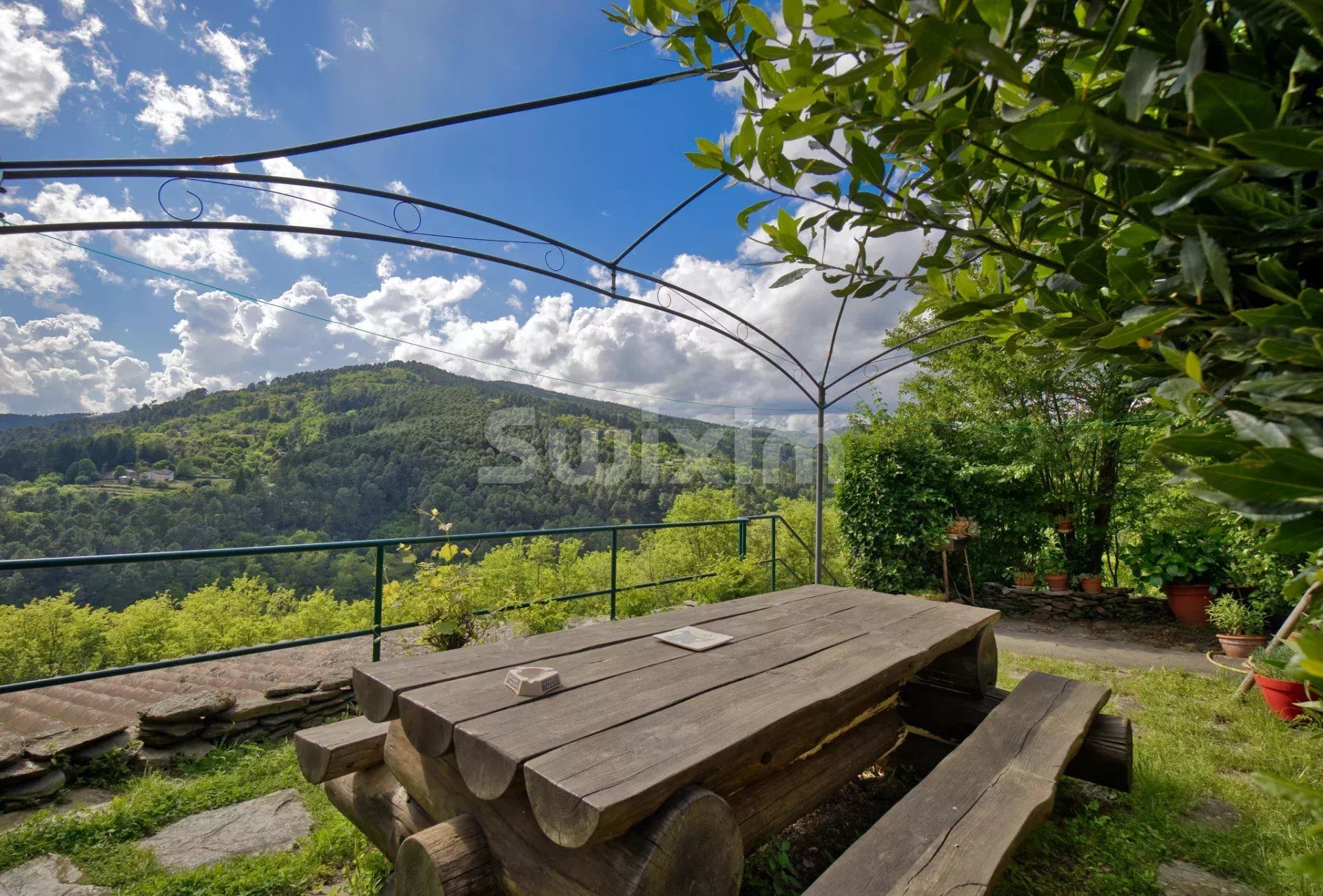 mas 7 Quartos para venda sobre Sainte-Cécile-d'Andorge (30110)